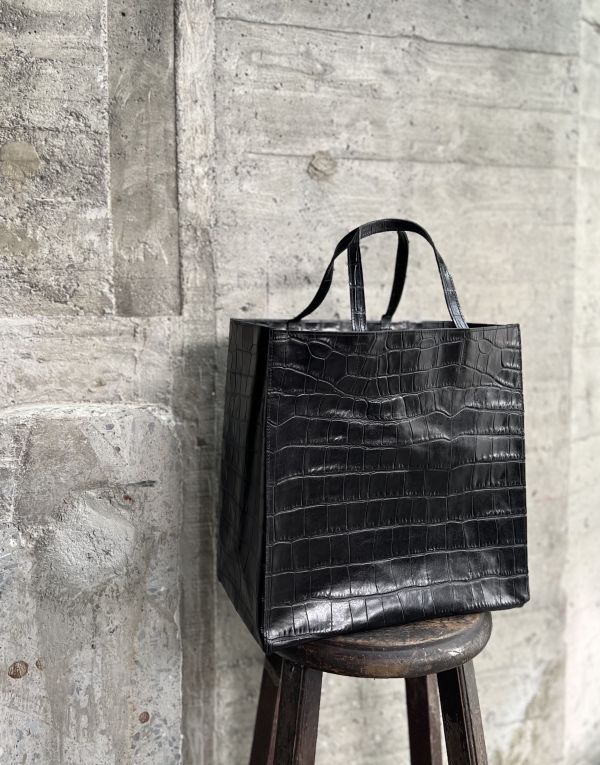 超大真牛皮紙袋-黑鱷魚 