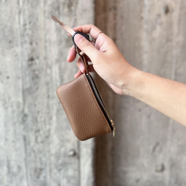 鹿皮拉鍊鑰匙包-棕 