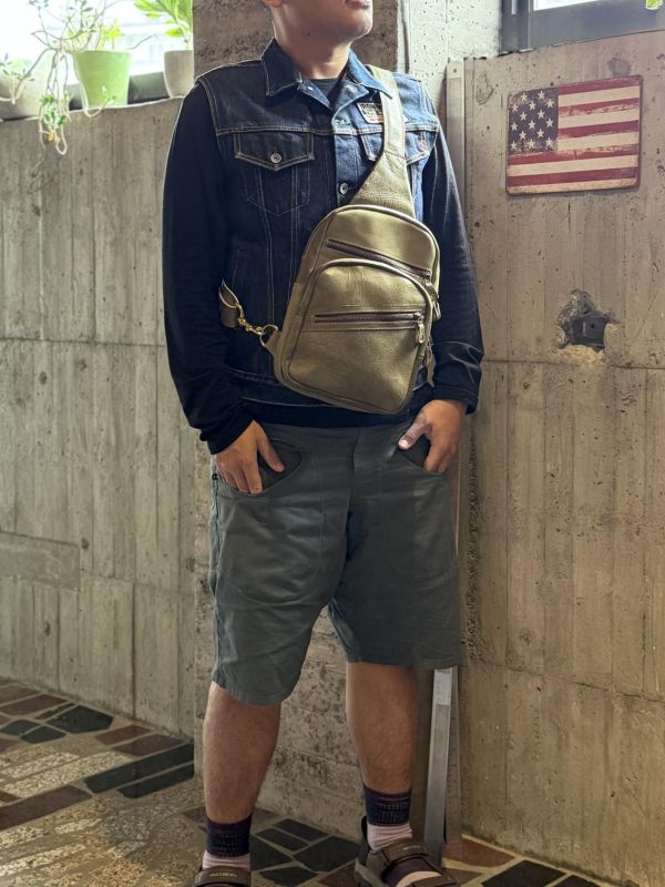 單肩斜背包-茶綠 