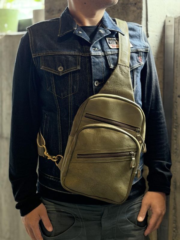 單肩斜背包-茶綠 