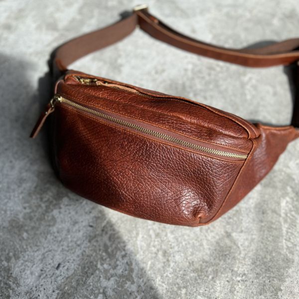 大容量胸包-粗獷紅咖 