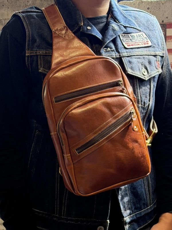 單肩斜背包-栗棕 