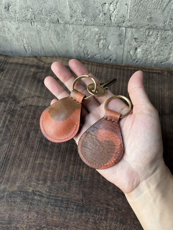 迷彩AirTag磁扣皮套-龍蝦棕 