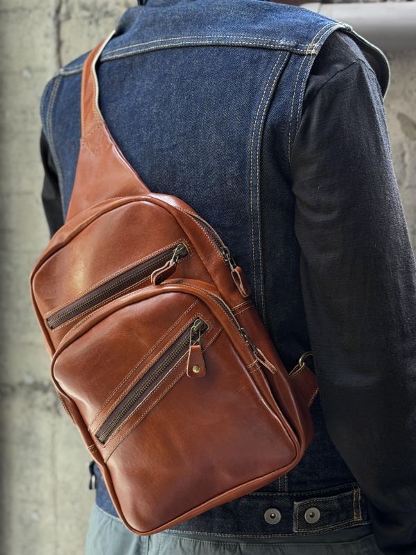 單肩斜背包-栗棕 