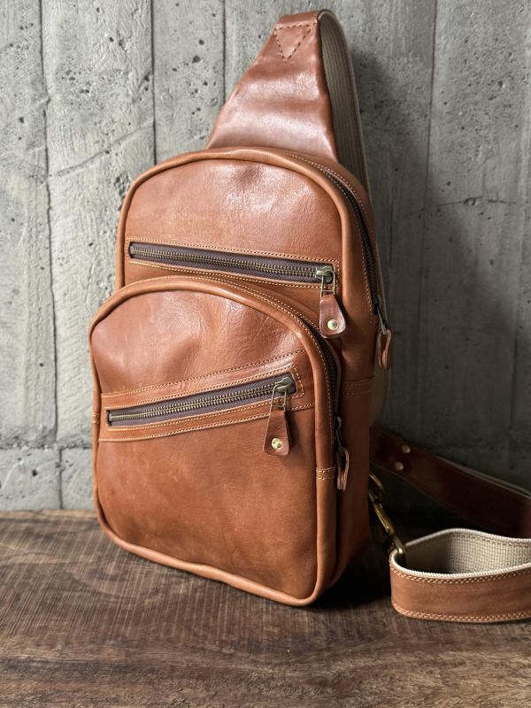 單肩斜背包-咖啡 