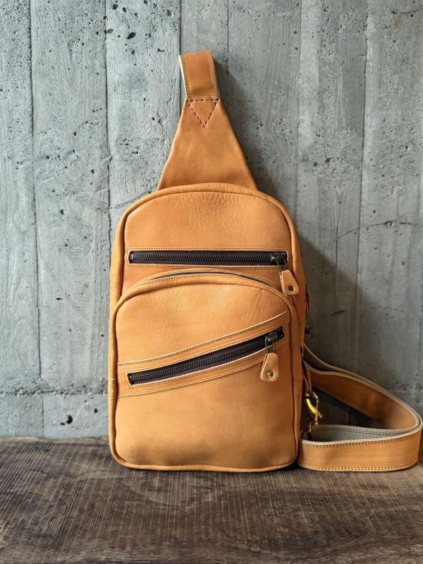 單肩斜背包-淺棕 