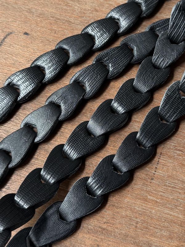 我愛。背帶-蜥蜴紋黑 