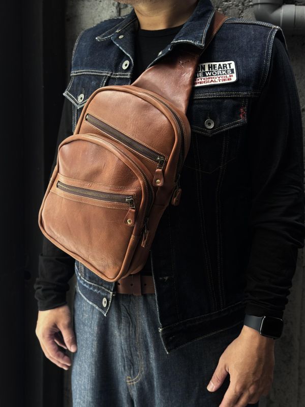 單肩斜背包-咖啡 