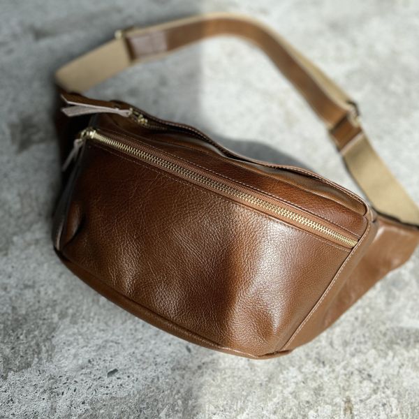 大容量胸包-茶棕 