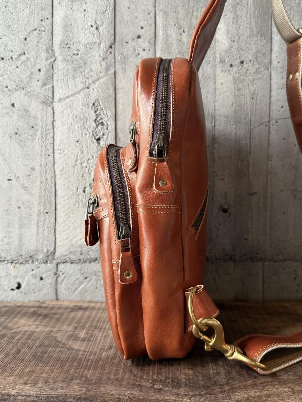單肩斜背包-栗棕 