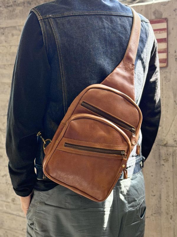 單肩斜背包-咖啡 