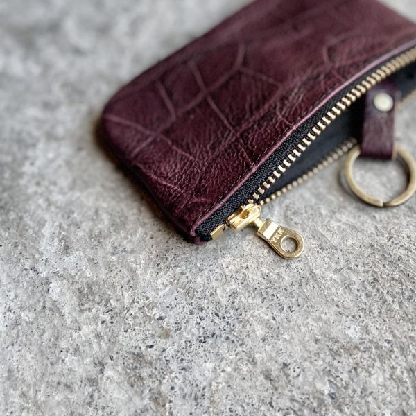 拉鍊鑰匙包-紅酒鱷魚 