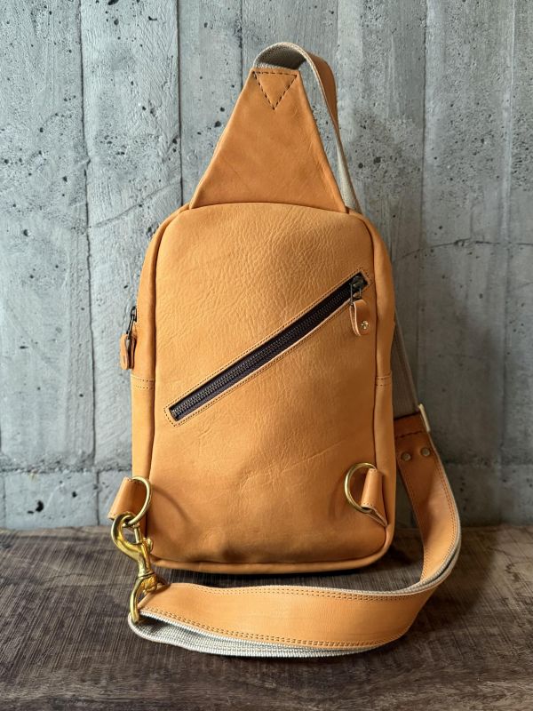 單肩斜背包-淺棕 