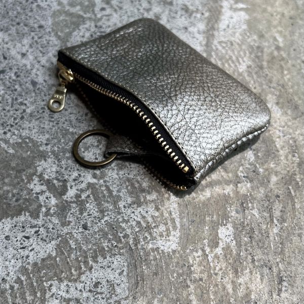 拉鍊鑰匙包-金屬黑銀 