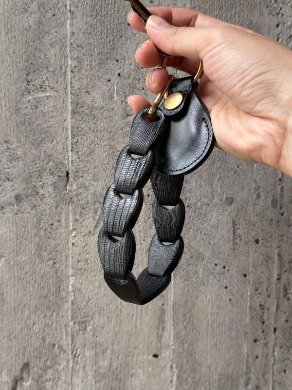 我愛。背帶-蜥蜴紋黑 