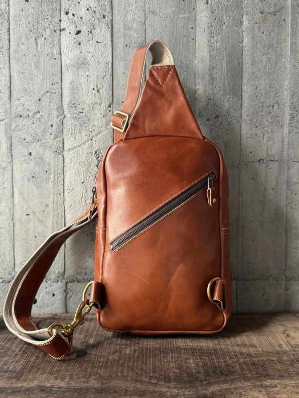 單肩斜背包-栗棕 