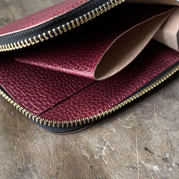 多夾層L形拉鍊短夾-麋鹿暗紅 