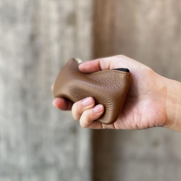 鹿皮拉鍊鑰匙包-棕 