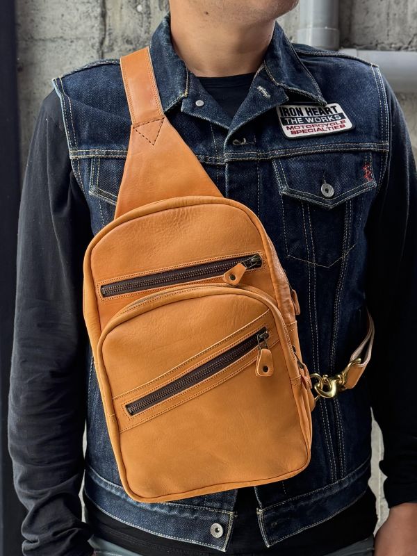 單肩斜背包-淺棕 