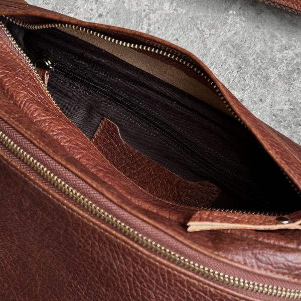 大容量胸包-粗獷紅咖 