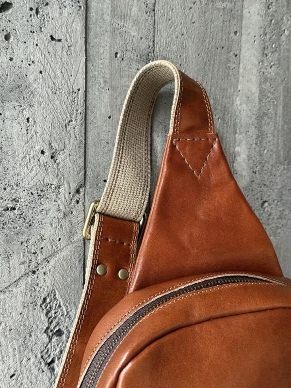 單肩斜背包-栗棕 