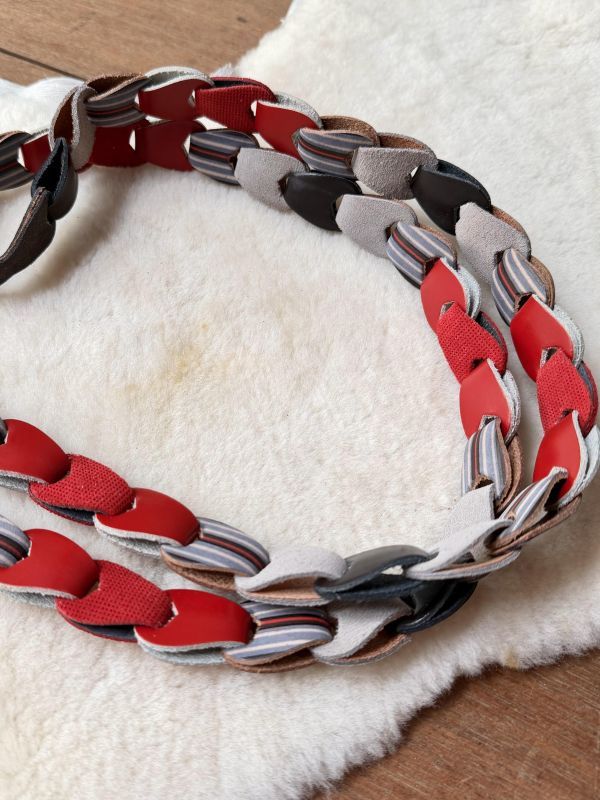 我愛。背帶-官網限定彩色5-穿條紋襪的小矮人 