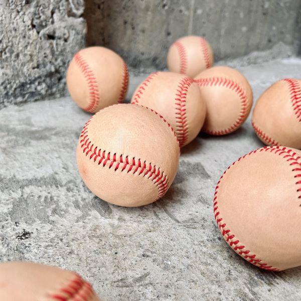 手縫植鞣革棒球 