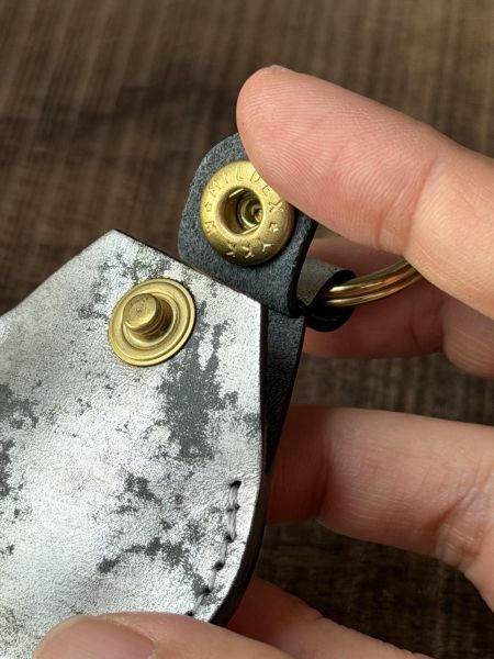 AirTag磁扣皮套-碳黑銀 