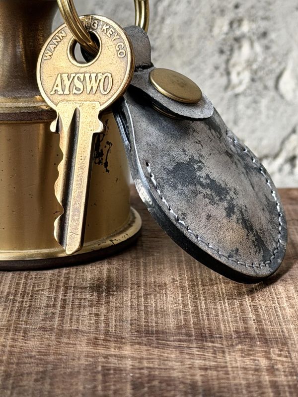 AirTag磁扣皮套-碳黑銀 