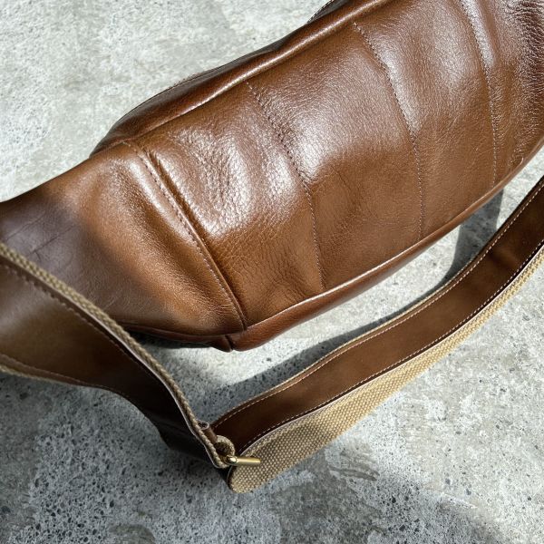 大容量胸包-茶棕 