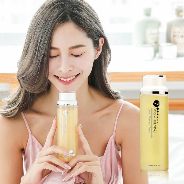 Eileen Grace Luxury Moisture Toner 250ml 80%玻尿酸、熊果素、奈米金箔、保濕透亮、極致水潤、超大容量