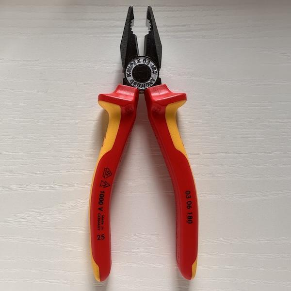 Knipex 03 06 180 絕緣鋼絲鉗 老虎鉗 電工鉗 Knipex 03 06 180 絕緣鋼絲鉗 老虎鉗 電工鉗