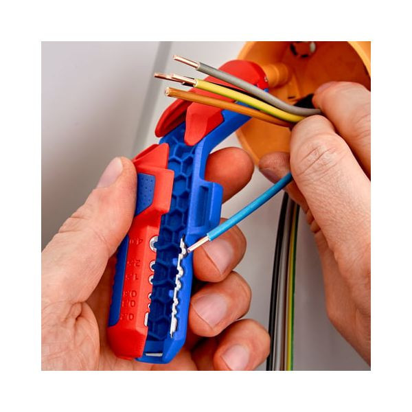 預購8月底到貨 Knipex 16 95 03 SB ErgoStrip® PV 太陽能剝線鉗 Knipex 16 95 03 SB ErgoStrip® PV 太陽能剝線鉗