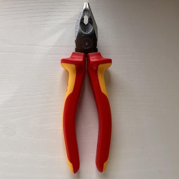 Knipex 03 06 180 絕緣鋼絲鉗 老虎鉗 電工鉗 Knipex 03 06 180 絕緣鋼絲鉗 老虎鉗 電工鉗