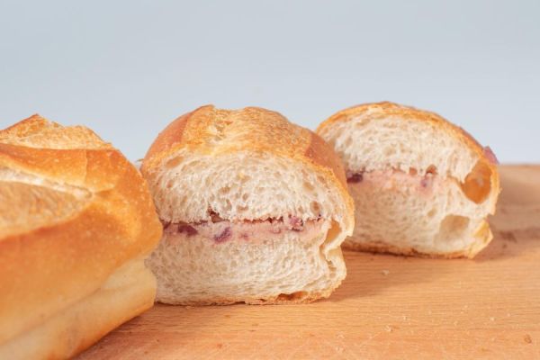 萬丹紅豆牛奶麵包（紅配綠） 萬丹紅豆,屏東紅豆,小農麵包,維也納牛奶麵包,高垂琮,宅配,團購,台北,冰心軟法,維也納麵包,紅豆麵包,牛奶麵包,法蘭司烘焙