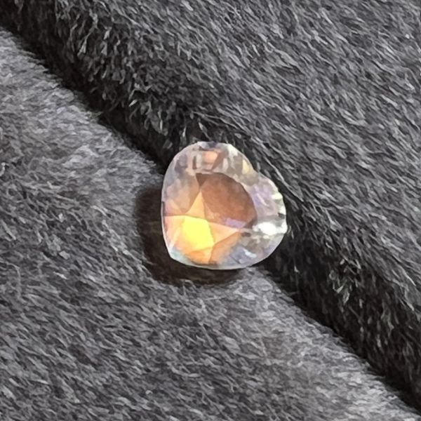 頂級馬達加斯加月光石愛心鐲型裸石1.97ct 