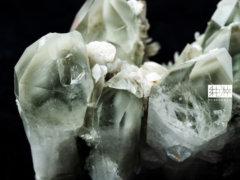 頂級稀少天然千層白幽靈金字塔晶簇 幽靈水晶,幻影水晶,異象水晶,綠幽靈,紅幽靈,白幽靈,金字塔 Phantom Crystal、Ghost Crystal
