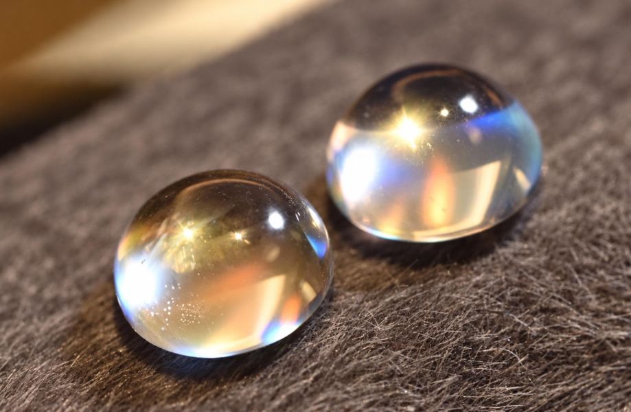 頂級馬達加斯加月光石圓形蛋面裸石兩顆 2.97ct 