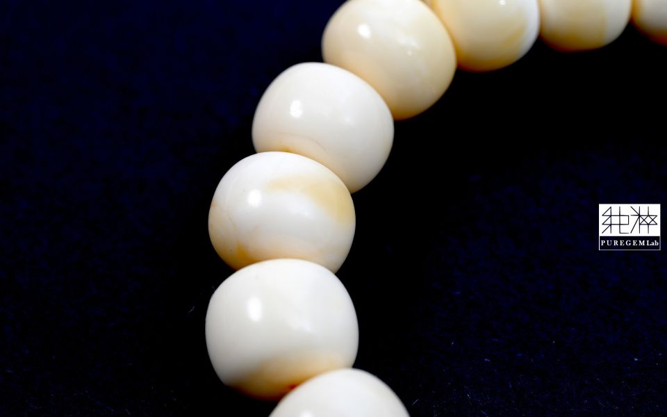 頂級俄料白花蜜蠟老型珠手串 琥珀,蜜蠟,雞油黃,Amber,藍珀,蟲珀,緬甸琥珀,波羅的海琥珀,墨西哥琥珀,多明尼加琥珀,金珀,血珀,翳珀,根珀,紫膜,綠膜,紅膜,溶洞,藥珀