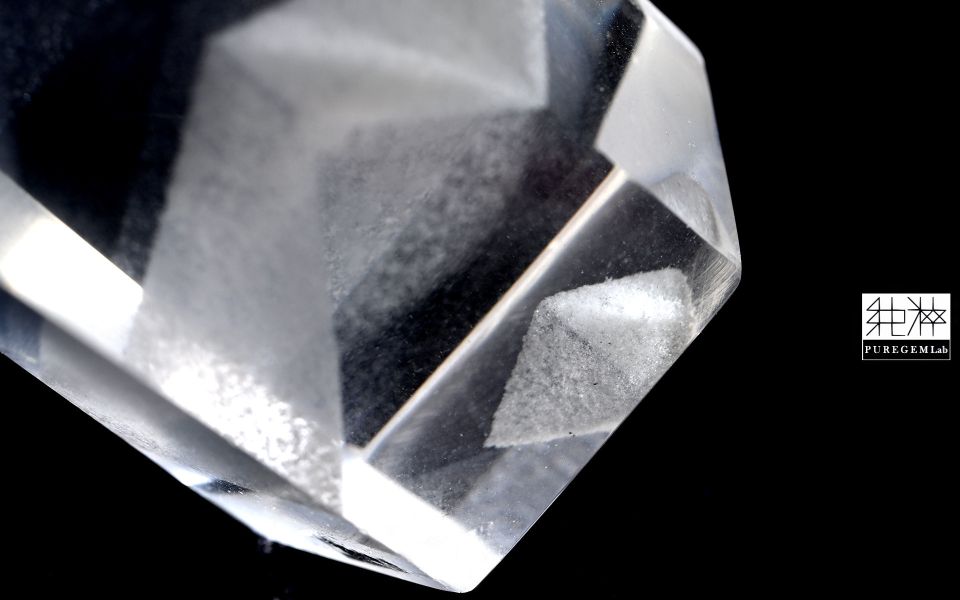 最高級數 / 頂級天然白幽靈千層金字塔晶柱原礦 幽靈水晶,幻影水晶,異象水晶,綠幽靈,紅幽靈,白幽靈,金字塔 Phantom Crystal、Ghost Crystal