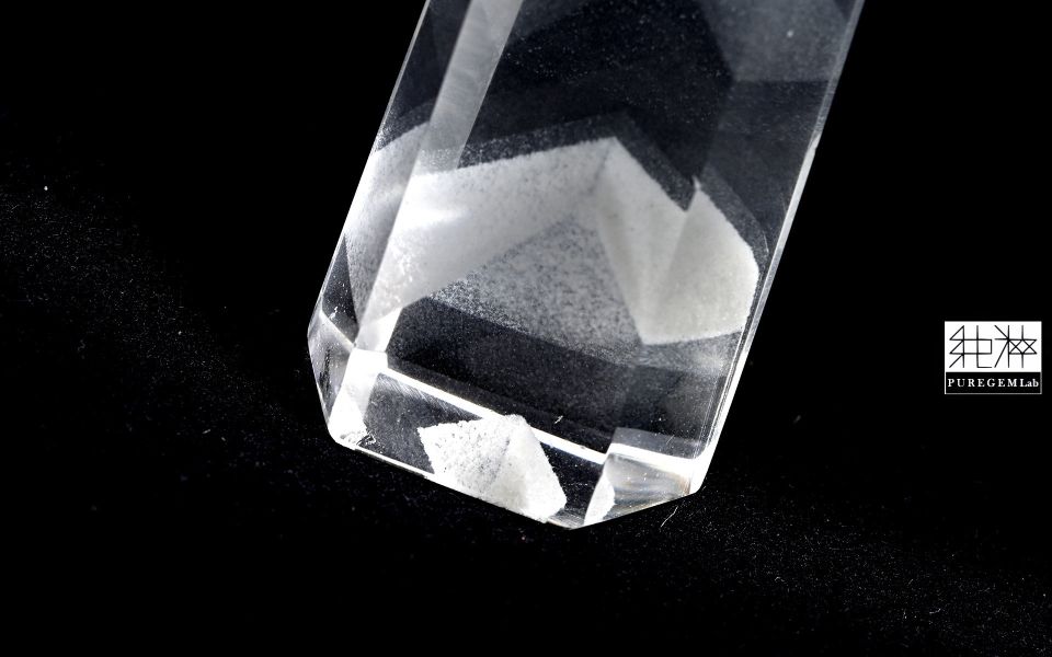 最高級數 / 頂級天然白幽靈千層金字塔晶柱原礦 幽靈水晶,幻影水晶,異象水晶,綠幽靈,紅幽靈,白幽靈,金字塔 Phantom Crystal、Ghost Crystal