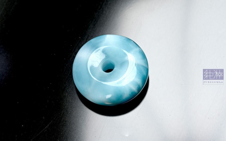 近乎全美級 / 頂級天然全玉化拉利瑪平安扣 拉利瑪,海紋石,Larimar,藍色針鈉鈣石,多明尼加共和國,亞特蘭提斯之石
