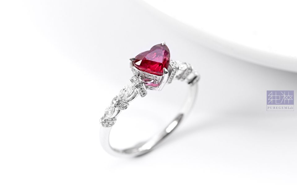 GUILD證 / 頂級天然強螢光無燒鴿血紅稀有愛心切割紅寶石18K金真鑽戒 紅寶石,Ruby,剛玉,Corundum