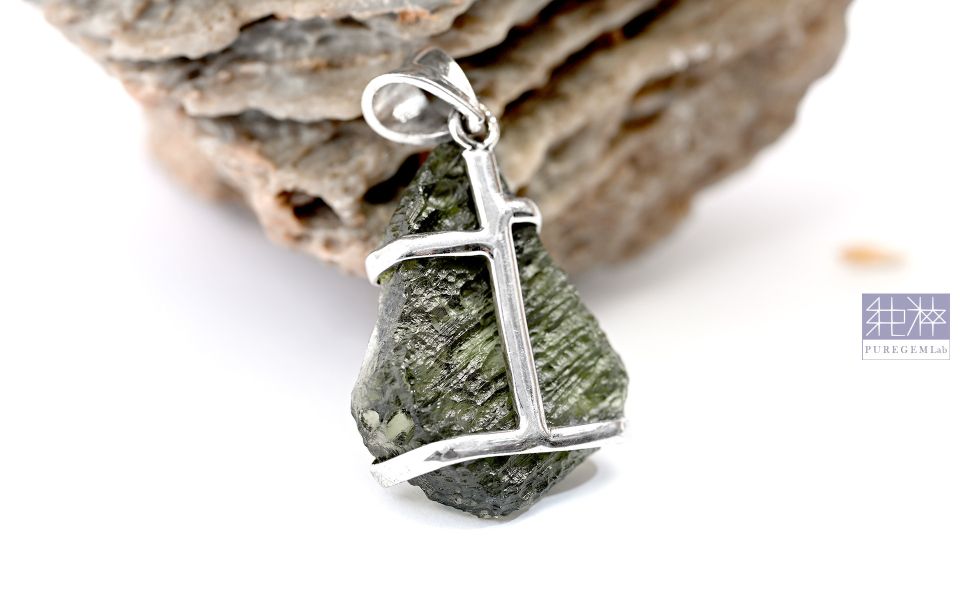 純粹寶石實驗室認證 / 頂端天然捷克隕石佛公純銀墜 捷克隕石,Moldavite,莫爾道玻隕石,天然玻璃隕石,捷克共和國