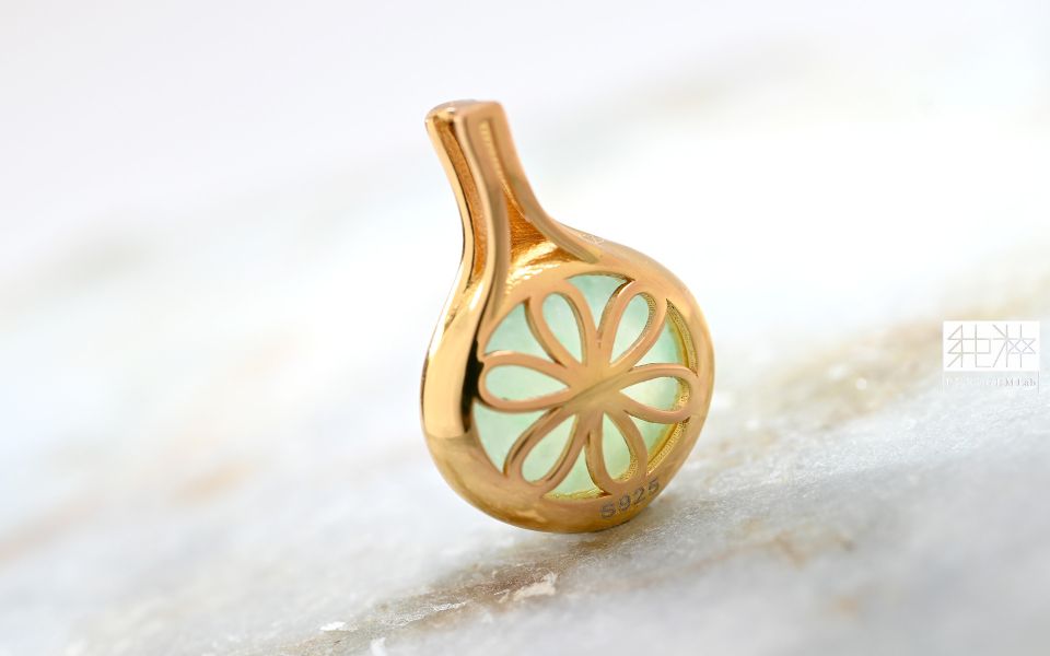 純粹寶石實驗室認證 / 頂級天然緬甸A貨果陽綠翡翠墜 翡翠,玉,硬玉,jade,紫翡,黃翡,紅翡,陽綠,老坑,冰種,手鐲,平安扣,無事牌,緬甸,A貨