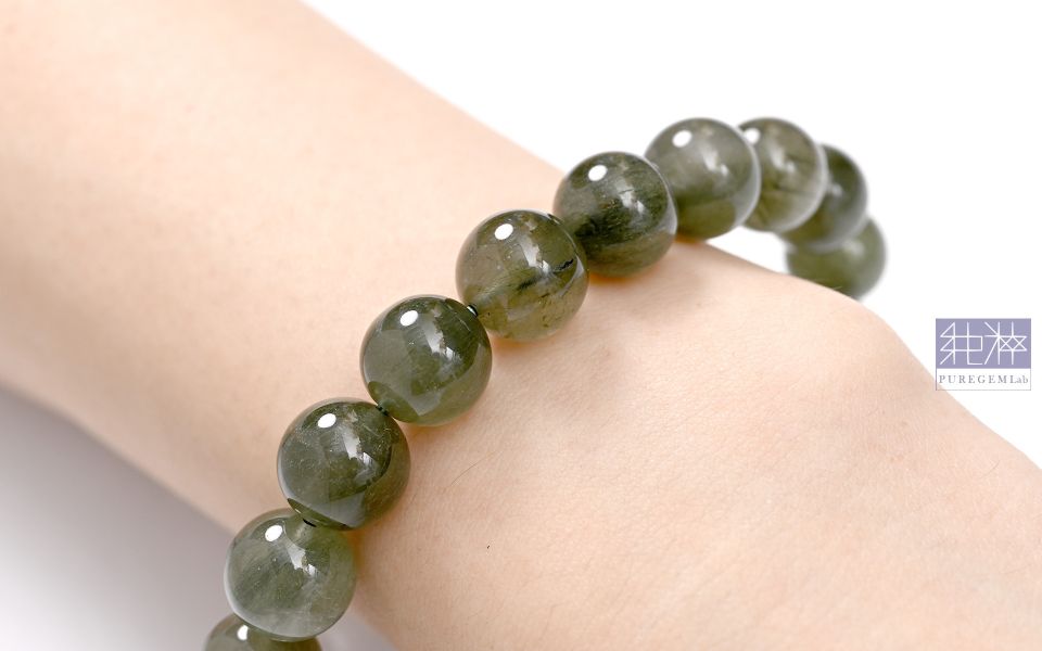 頂級天然抹茶濃綠色綠髮晶手珠 綠髮晶,綠兔毛髮晶,Quartz with Actinolite inclusions