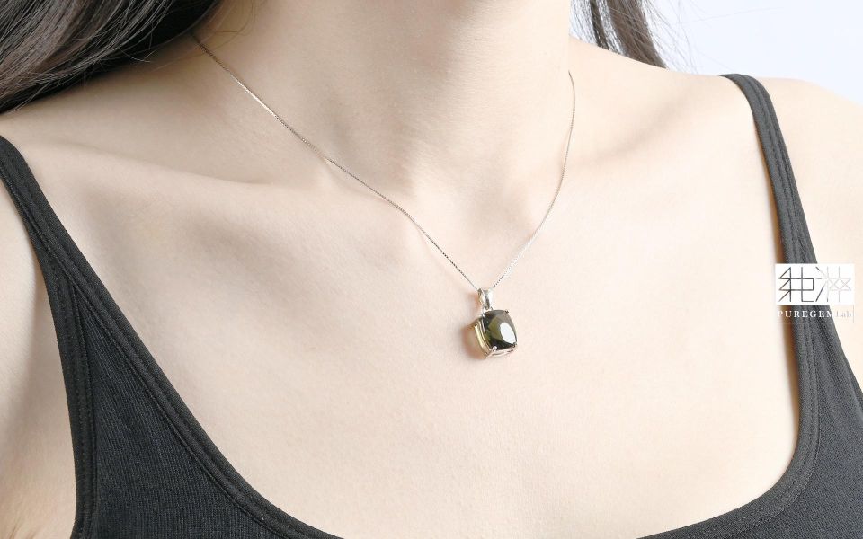 天然珠寶級捷克隕石矩形明亮琢型純銀包鑲墜 捷克隕石,Moldavite,莫爾道玻隕石,天然玻璃隕石,捷克共和國