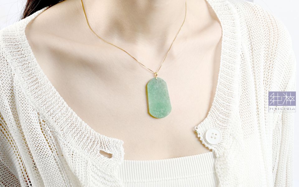 純粹寶石實驗室認證 / 頂級天然緬甸A貨翡翠果陽滿綠冰芙蓉種18K金吉祥無事牌 翡翠,玉,硬玉,jade,紫翡,黃翡,紅翡,陽綠,老坑,冰種,手鐲,平安扣,無事牌,緬甸,A貨