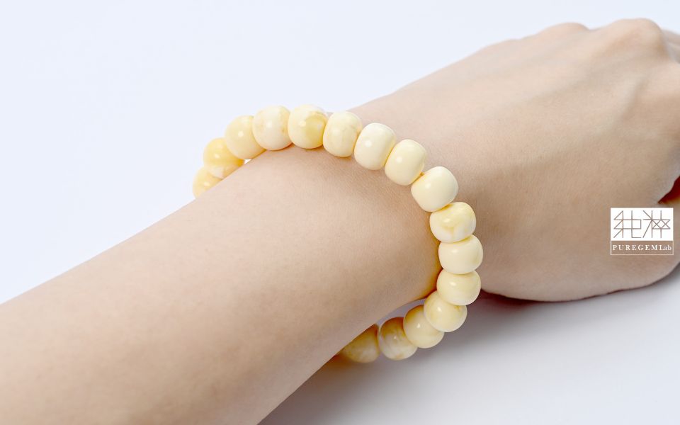 頂級俄料白花蜜蠟老型珠手串 琥珀,蜜蠟,雞油黃,Amber,藍珀,蟲珀,緬甸琥珀,波羅的海琥珀,墨西哥琥珀,多明尼加琥珀,金珀,血珀,翳珀,根珀,紫膜,綠膜,紅膜,溶洞,藥珀