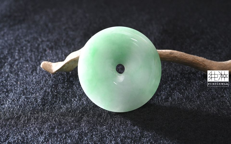 純粹寶石實驗室認證 / 頂端天然A貨飄陽綠翡翠平安扣 翡翠,玉,硬玉,jade,紫翡,黃翡,紅翡,陽綠,老坑,冰種,手鐲,平安扣,無事牌,緬甸,A貨,Jadeite(Jade)